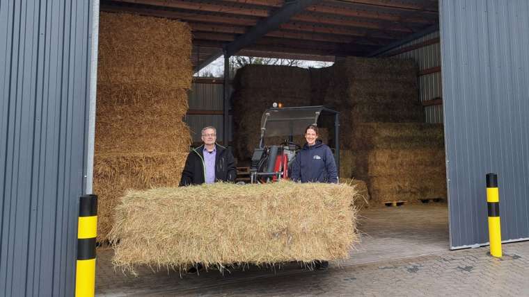Zoo Duisburg: Inbetriebnahme der neuen XXL-Heuscheune