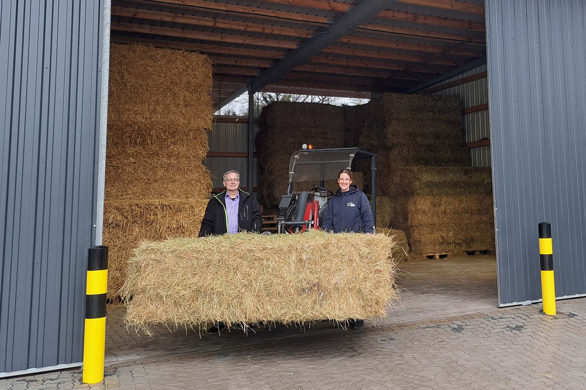 Zoo Duisburg: Inbetriebnahme der neuen XXL-Heuscheune