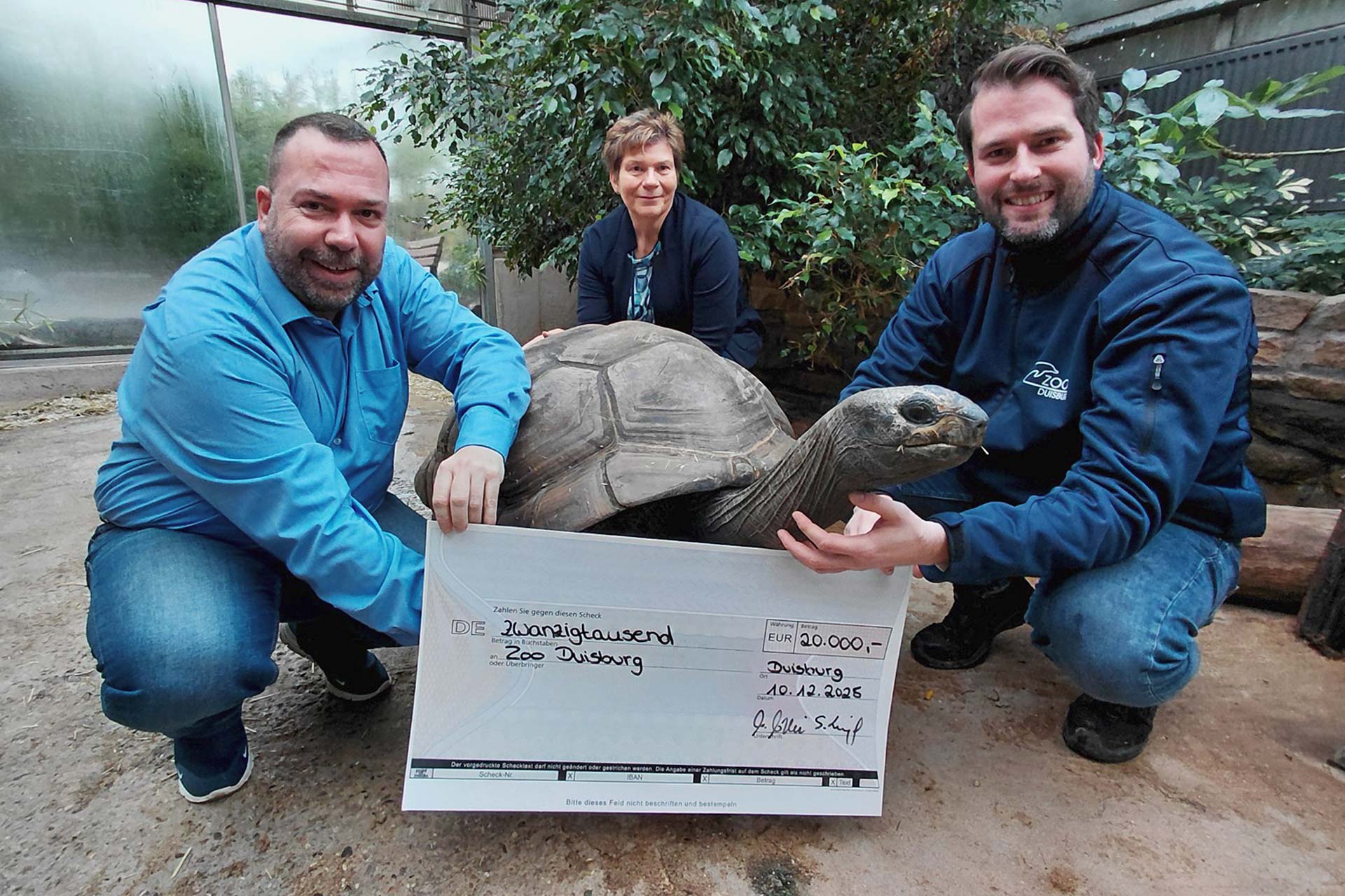 Zoofreunde Duisburg: Großspende für Riesenschildkröten-Anlage